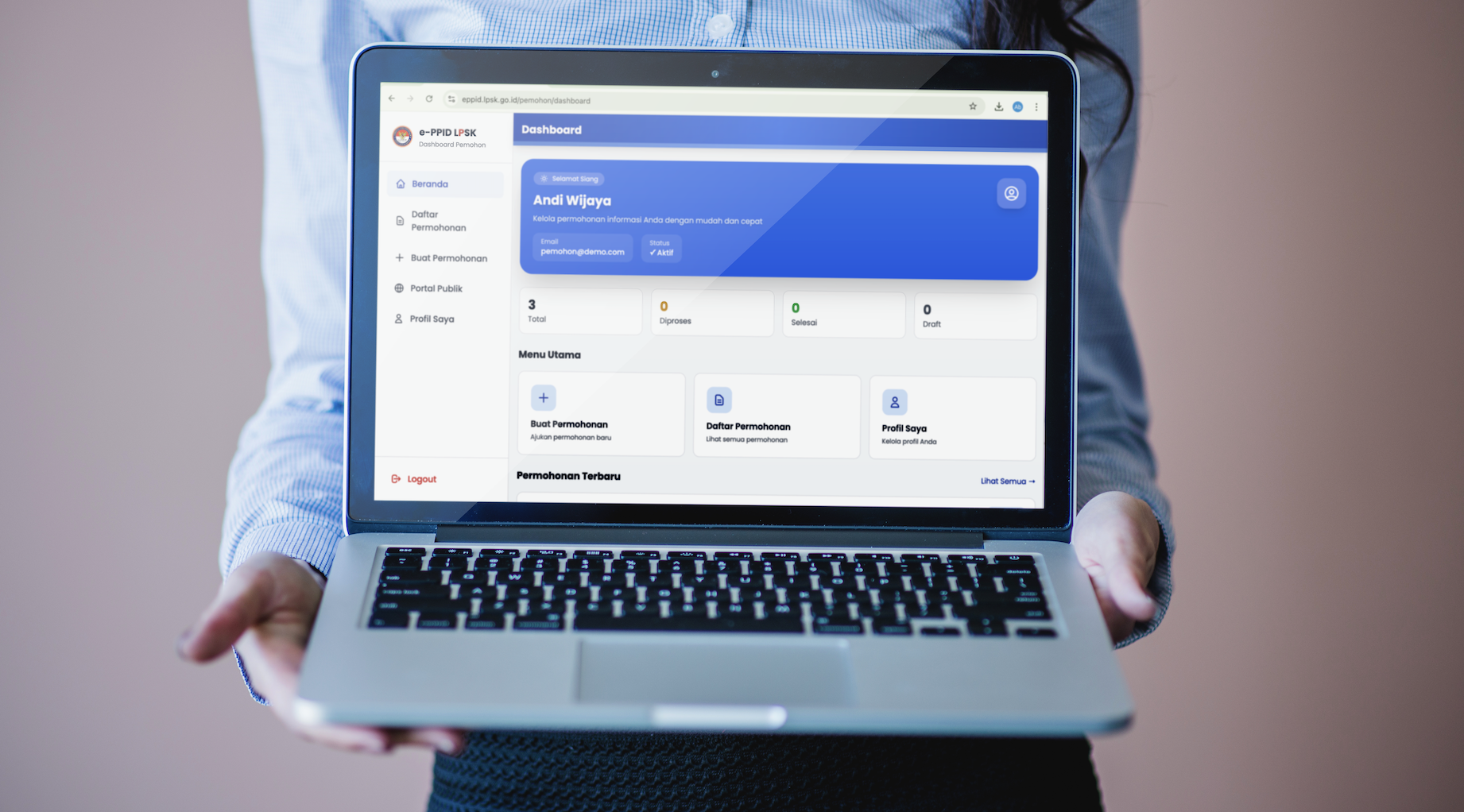 Pantau Status Real-time